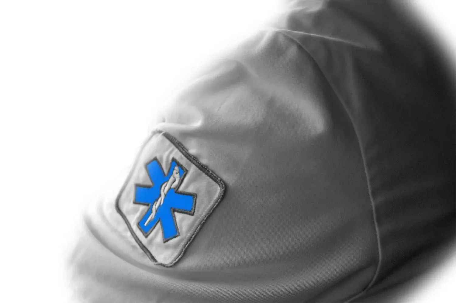 Écusson à l'étoile de vie sur la manche d'un uniforme